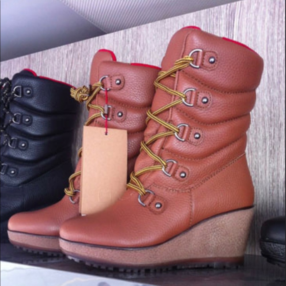 Cougar wedge pillow boots